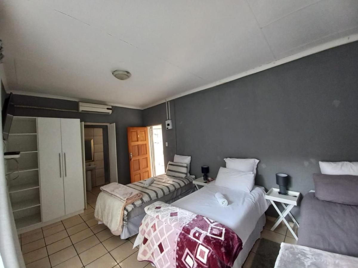 Meyiwa Guest Palace Ньюкасл Экстерьер фото